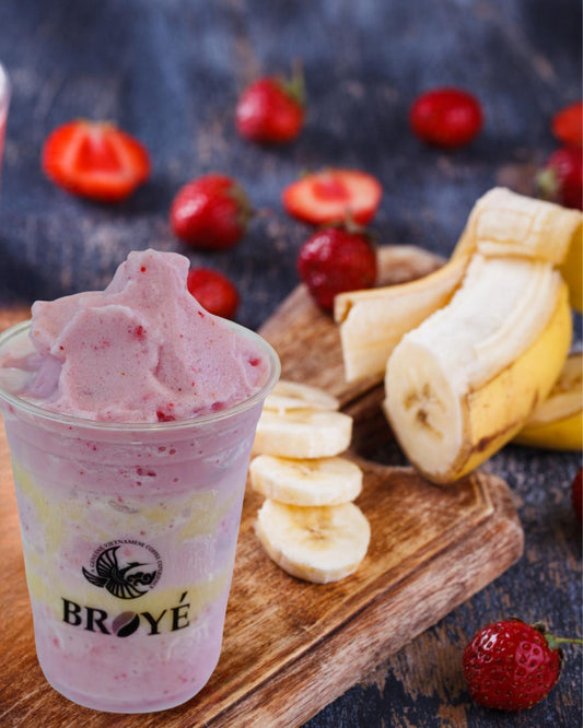Real Strawberry Banana - Broyé Cafe & Bakery